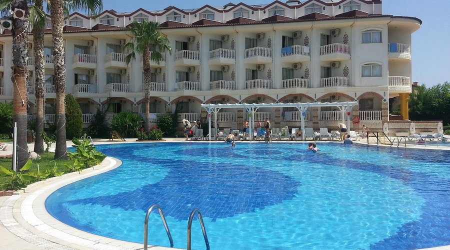 Larissa Sultans Beach Transfer