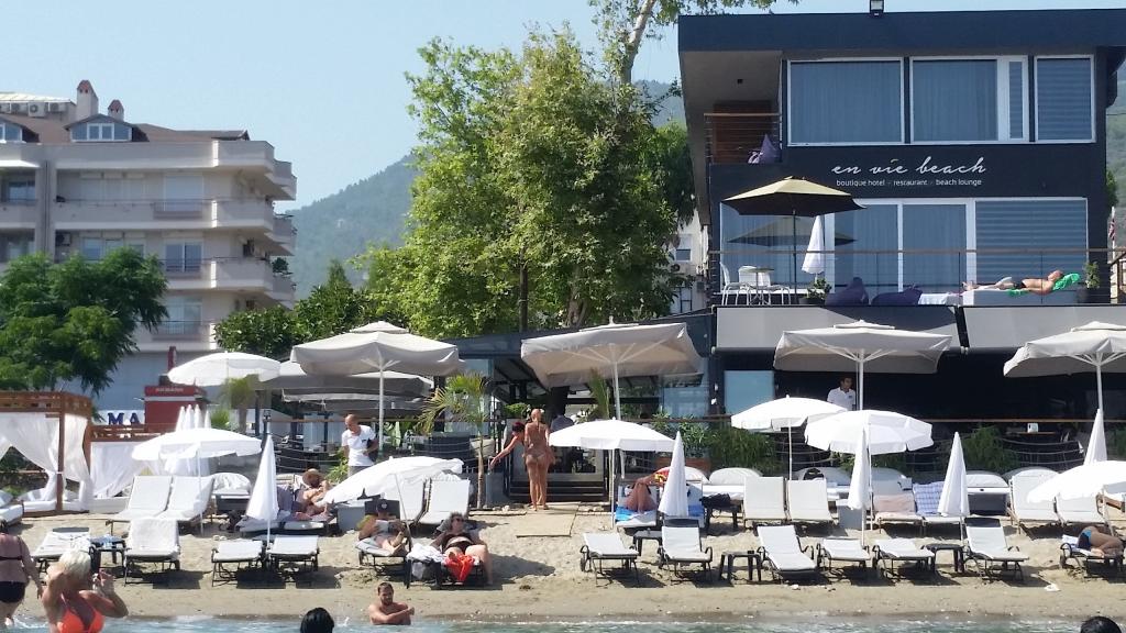 En Vie Beach Boutique Hotel Transfer